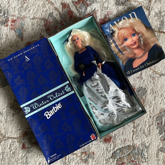 Vintage 1995 Avon Winter Velvet Barbie - Picture 2 of 7